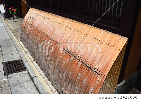 京都 町家 犬矢来 犬よけの写真素材
