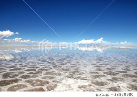 ウユニ塩湖 ボリビア 天空の鏡 360度パノラマの写真素材 Pixta