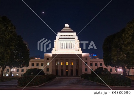 国会議事堂 夜 東京都 ライトアップの写真素材