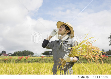 汗を拭うの写真素材