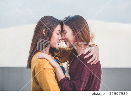 Lgbt 女性 キス 女性同士の写真素材