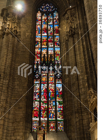 教会 幻想的 ステンドグラス カラフル キリスト教の写真素材 Pixta