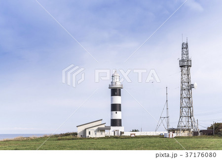 白黒の灯台の写真素材