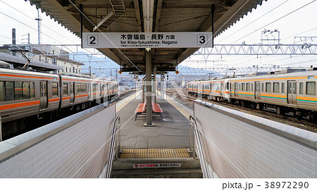 中津川駅 電車 ホーム 駅の写真素材