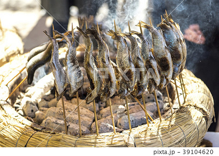 ニジマス 串焼き 塩焼き 料理の写真素材