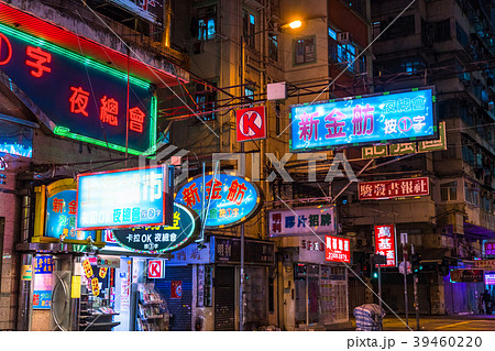 霓虹灯街香港闹市区夜景照片素材