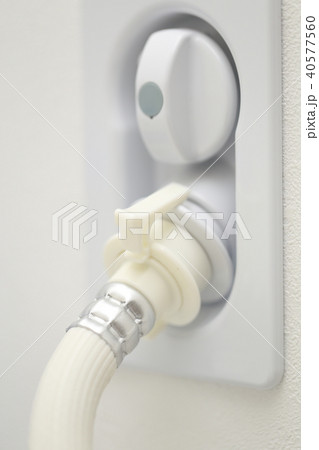 洗濯機 ホース 水道 蛇口の写真素材