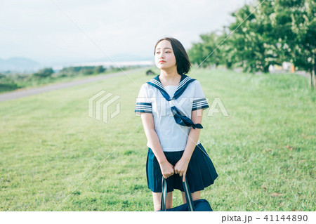 高校生 女子高生 女の子 夏の写真素材