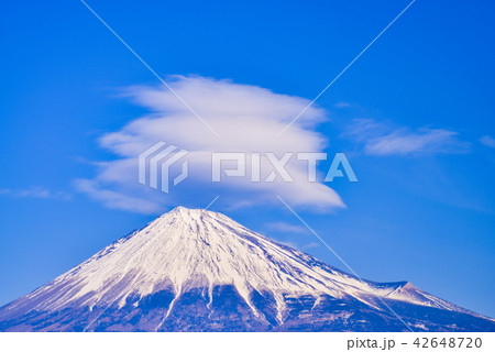 富士山 レンズ雲 風景写真 富士山周辺に笠雲やつるし雲🗻☁️ 注目の空の写真 ウェザーニュース