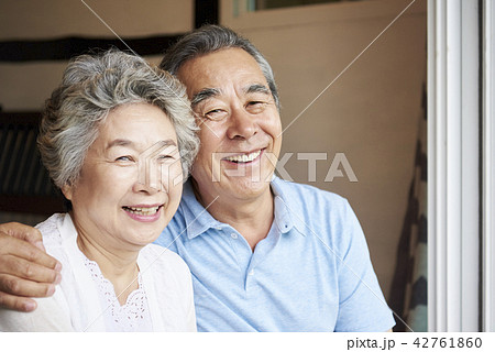高齢者 笑顔の写真素材