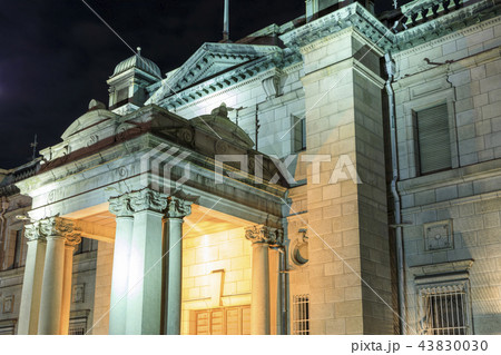 日本銀行 日銀 大阪支店 ライトアップの写真素材 - PIXTA