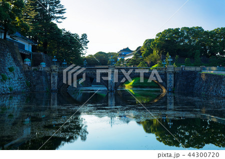 皇居 二重橋 橋 濠の写真素材