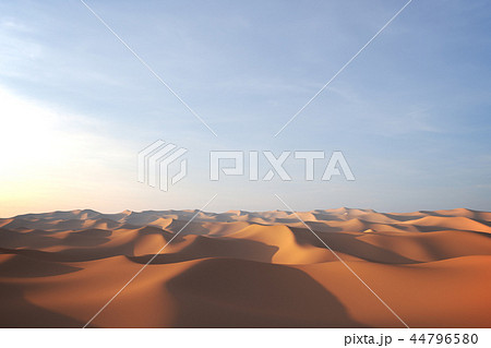 砂漠 夕焼け サンセット 広角のイラスト素材