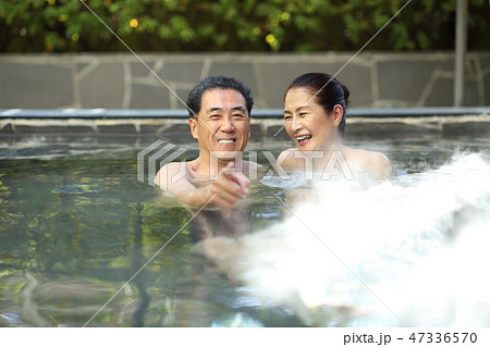 男女混浴露天風呂の写真素材