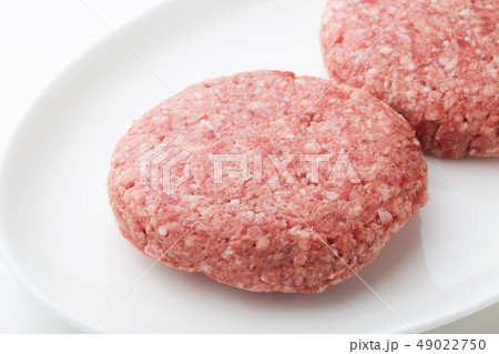 生ハンバーグの写真素材