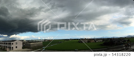 雲 雨雲 灰色 どんよりの写真素材