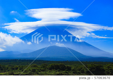 レンズ雲の写真素材