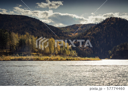 秋 景色 風景 きれいの写真素材