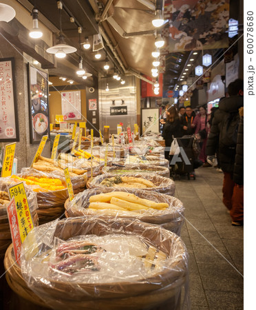 漬物 買物 錦市場 食べ物の写真素材