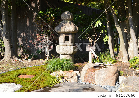 石灯籠 ししおどし 和 日本庭園の写真素材
