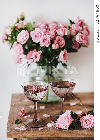 シャンパン ピンク ピンク色 桃色の写真素材
