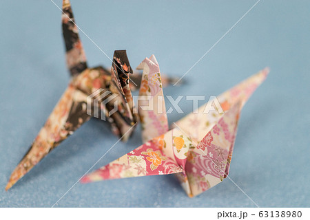 鶴 折り紙 ツル カップルの写真素材