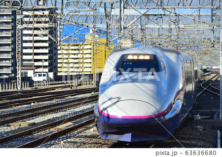 駅 ホーム 新幹線ホーム 高崎駅の写真素材