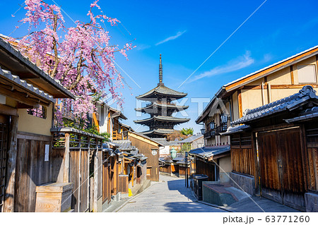 八坂の塔 五重塔 京都 街並みの写真素材 - PIXTA