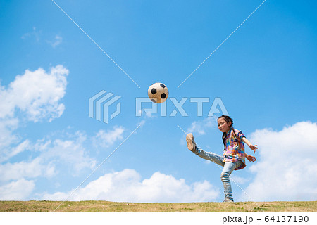 女子サッカー かわいいの写真素材