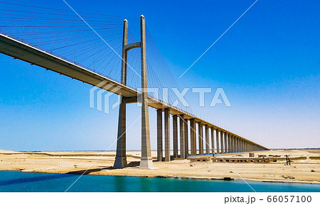スエズ運河 橋 中東 運河の写真素材