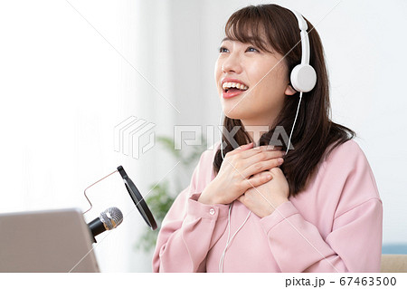 歌い手の写真素材