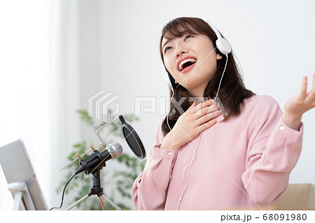 歌い手の写真素材