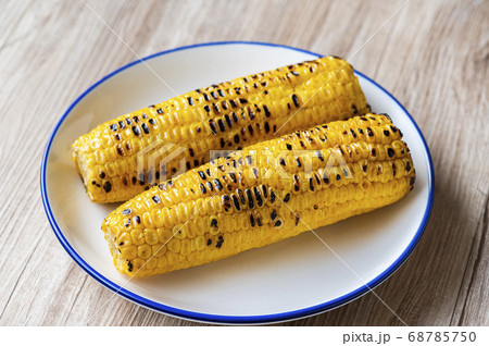 焼きとうもろこし 屋台の写真素材