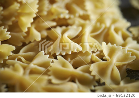 リボン型マカロニ リボンの写真素材