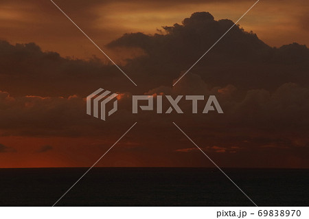 嵐の前触れ 雲の写真素材