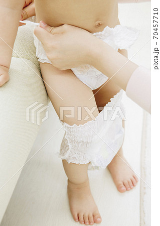 おむつ交換の写真素材