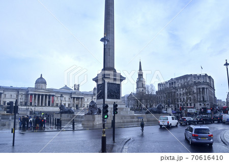 トラファルガー広場 ライオン像 Trafalgar イギリスの写真素材