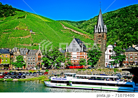 【最安値安い】ドイツ ベルンカステル モーゼル川 風景写真 額縁付 A3サイズ 自然、風景