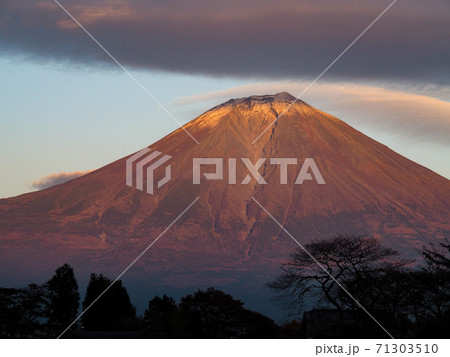 富士山 夕焼け 赤富士の写真素材 - PIXTA