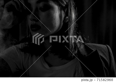 かっこいい カッコイイ モノトーン 白黒の写真素材