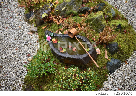 蹲踞(つくばい)の写真素材 - PIXTA 蹲踞(つくばい)の写真素材 - PIXTA