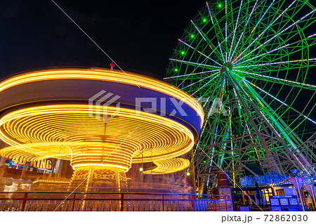 メリーゴーランド 遊園地 イルミネーション 夕方の写真素材 - PIXTA
