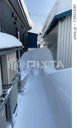 無落雪屋根の写真素材