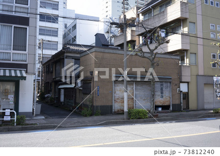 日本の古い木造二階建住宅/狭小住宅/一戸建て/