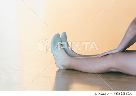 小学生 足 脚 女性の写真素材
