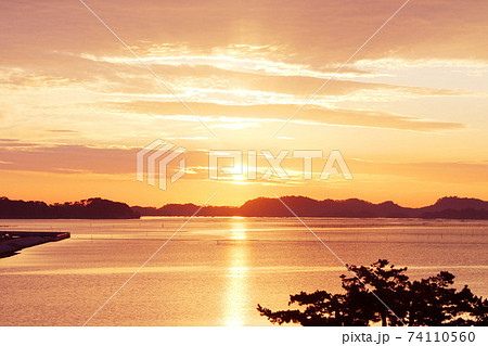 朝 松島 太陽 初日の出の写真素材