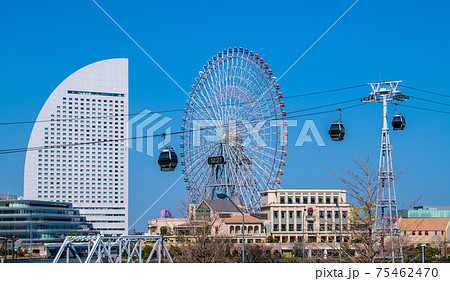 観覧車のゴンドラの写真素材