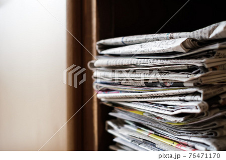 新聞紙 新聞 資源ゴミ 束の写真素材