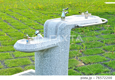 水飲み場 デザイン 公園の写真素材 - PIXTA