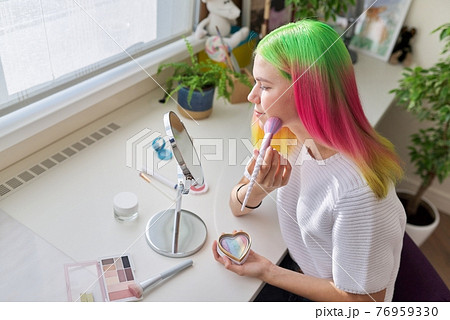 頬染めの写真素材 Pixta